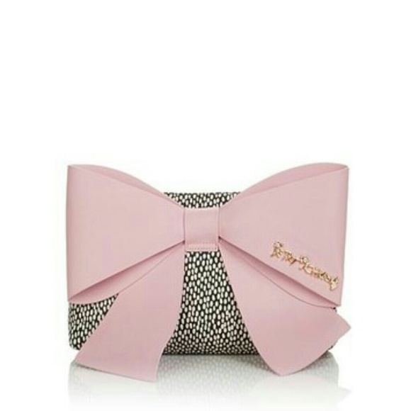 Meet your Posher, Janet - Picture 2 of 2